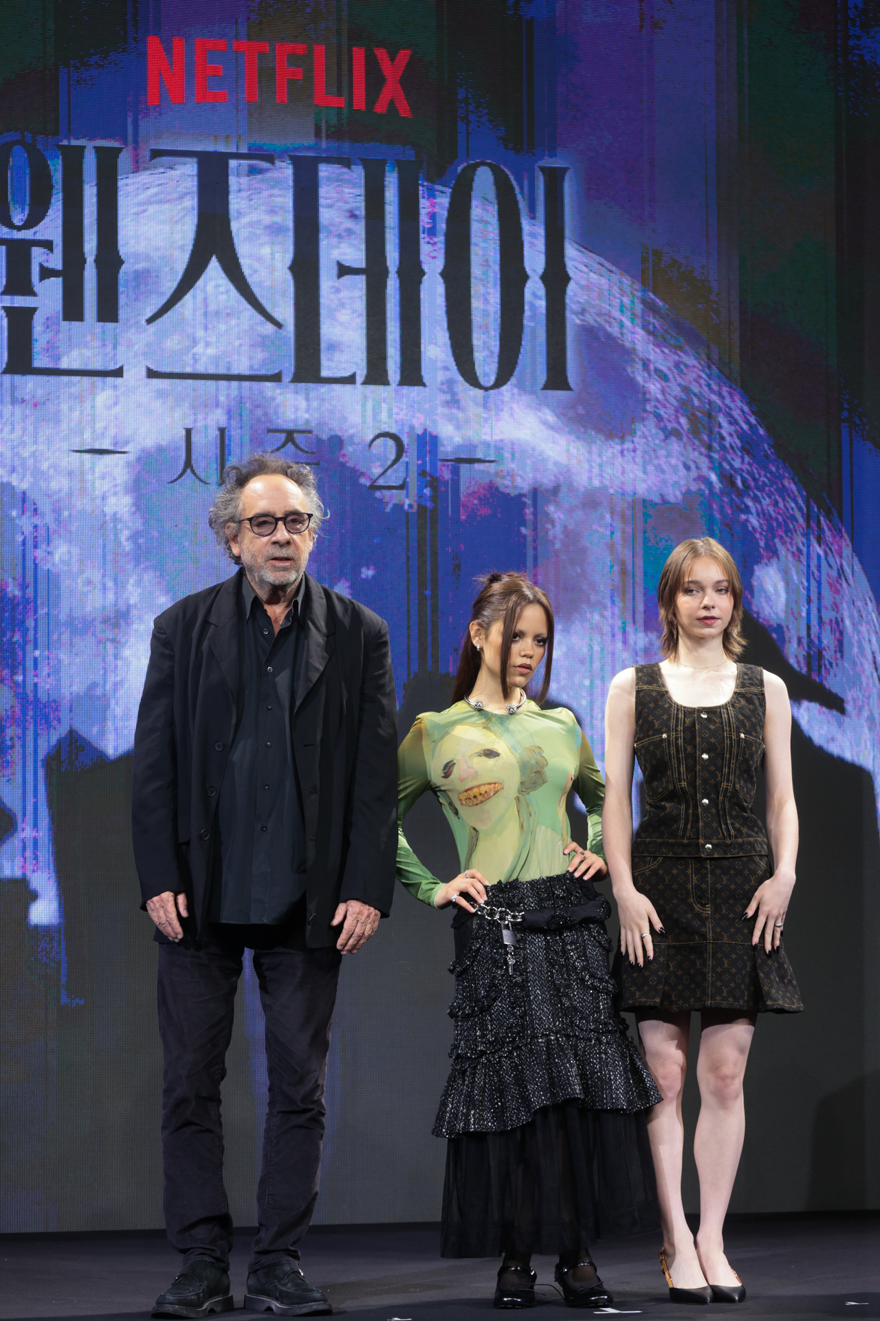 From left: Tim Burton, Jenna Ortega and Emma Myers pose for a photo during a press conference held in Jongno-gu, Seoul, Monday. (Yonhap)