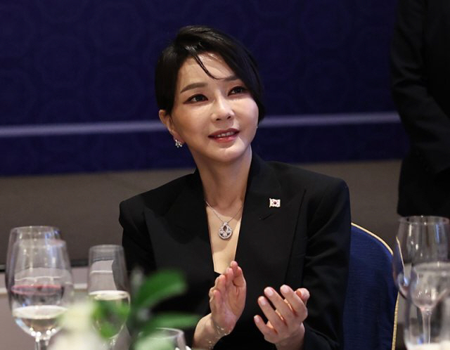 This photo shows former first lady Kim Keon Hee wearing a Van Cleef & Arpels necklace to a dinner reception with the Korean community in Spain held during the NATO summit in June, 2022. (Presidential office)