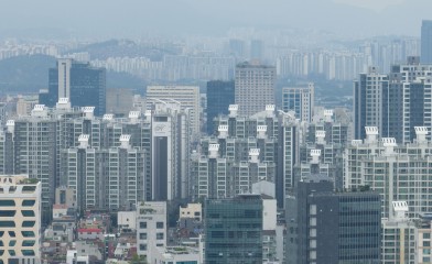 서울 아파트값 상승세가  6·27 대책 발표 이후 5주째 둔화 양상을 이어가는 가운데 3일 서울 시내 아파트 단지 모습.[연합]