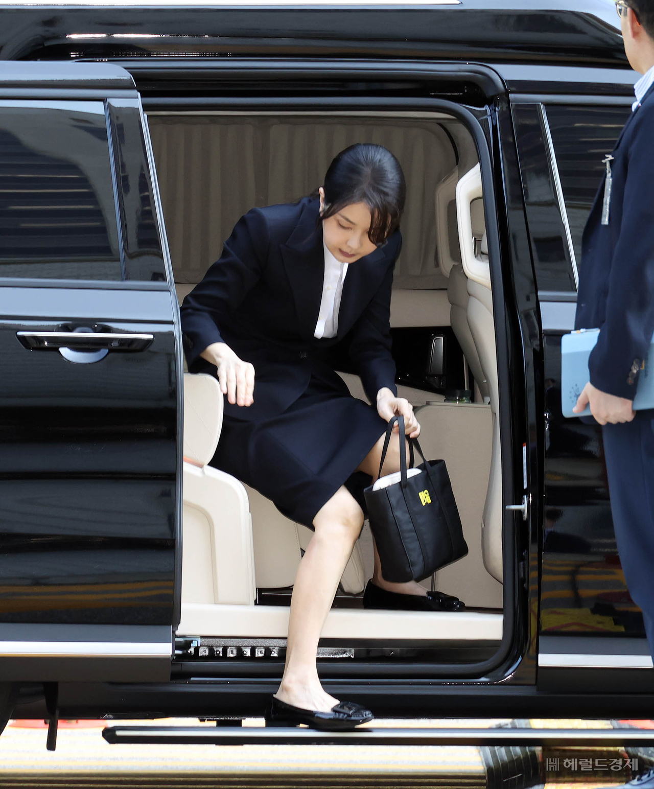 윤석열 전 대통령 부인 김건희 여사가 12일 오전 서울 서초구 서울중앙지법에서 열린 구속 전 피의자 심문(영장실질심사)에 출석하고 있다. 임세준 토토사이트 사라짐