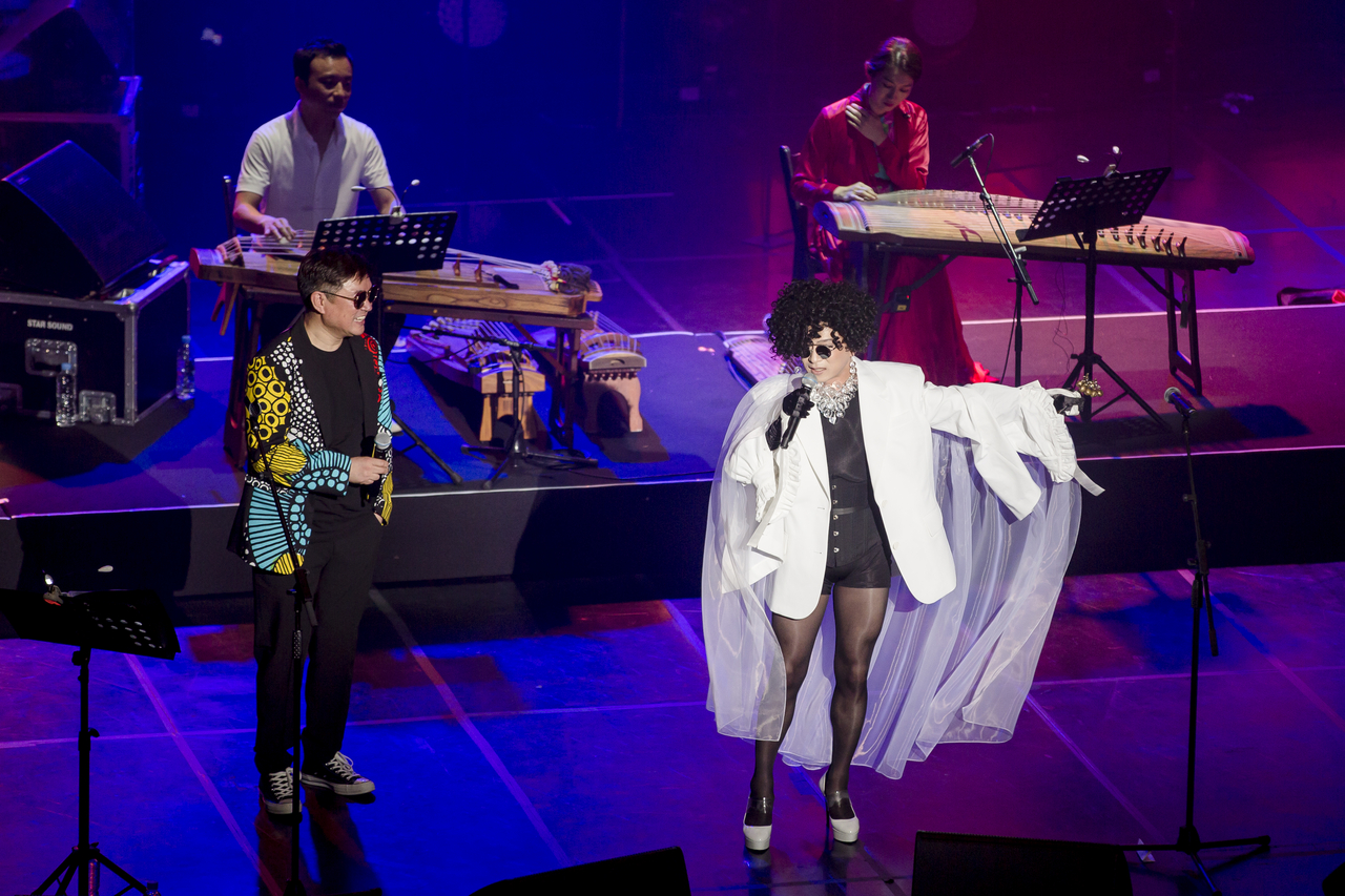 Lee Hee-moon (right) at the 2019 Yeowoorak Festival (National Theater of Korea)