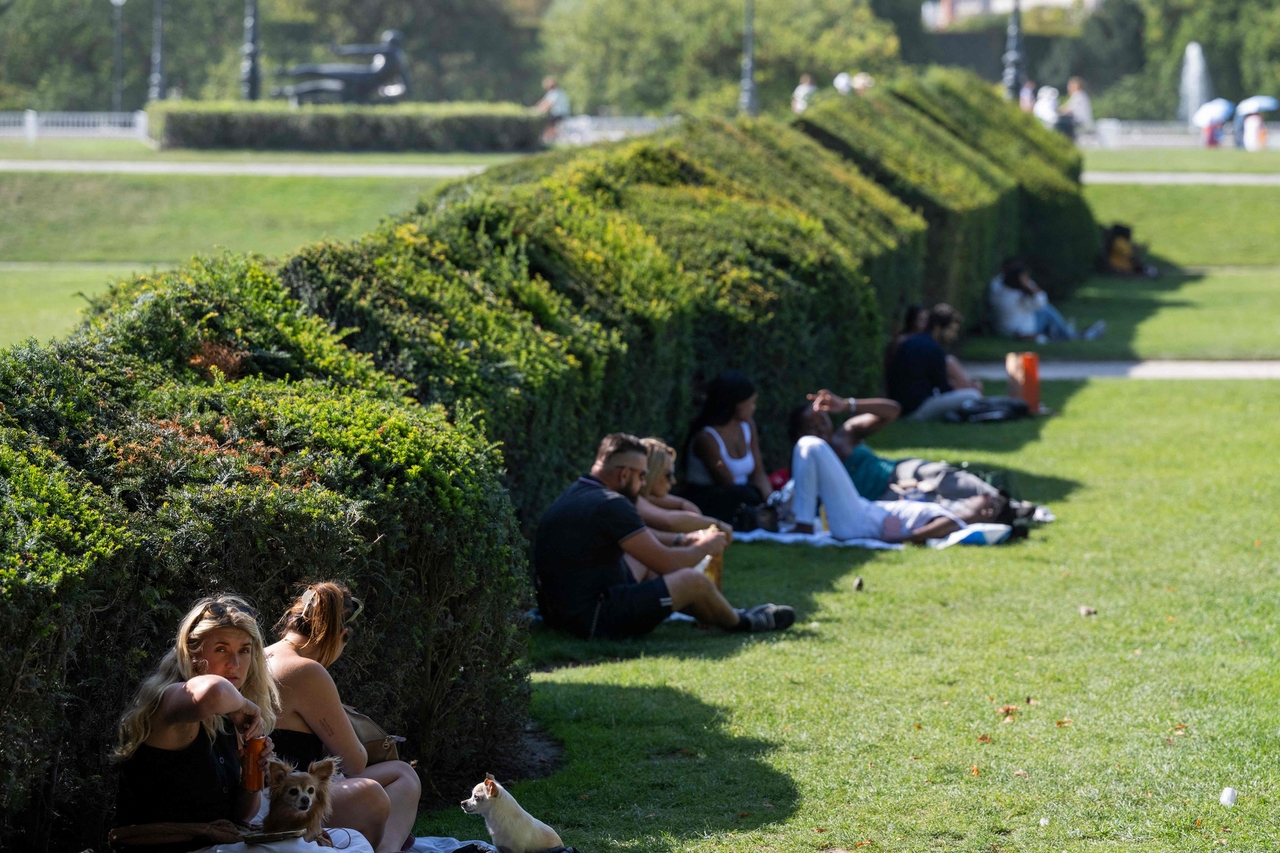 Pedestrians lie down in the shade of the Jardin du Carrousel in Paris on Monday, amid a heat wave in Europe.   AFP-Yonhap