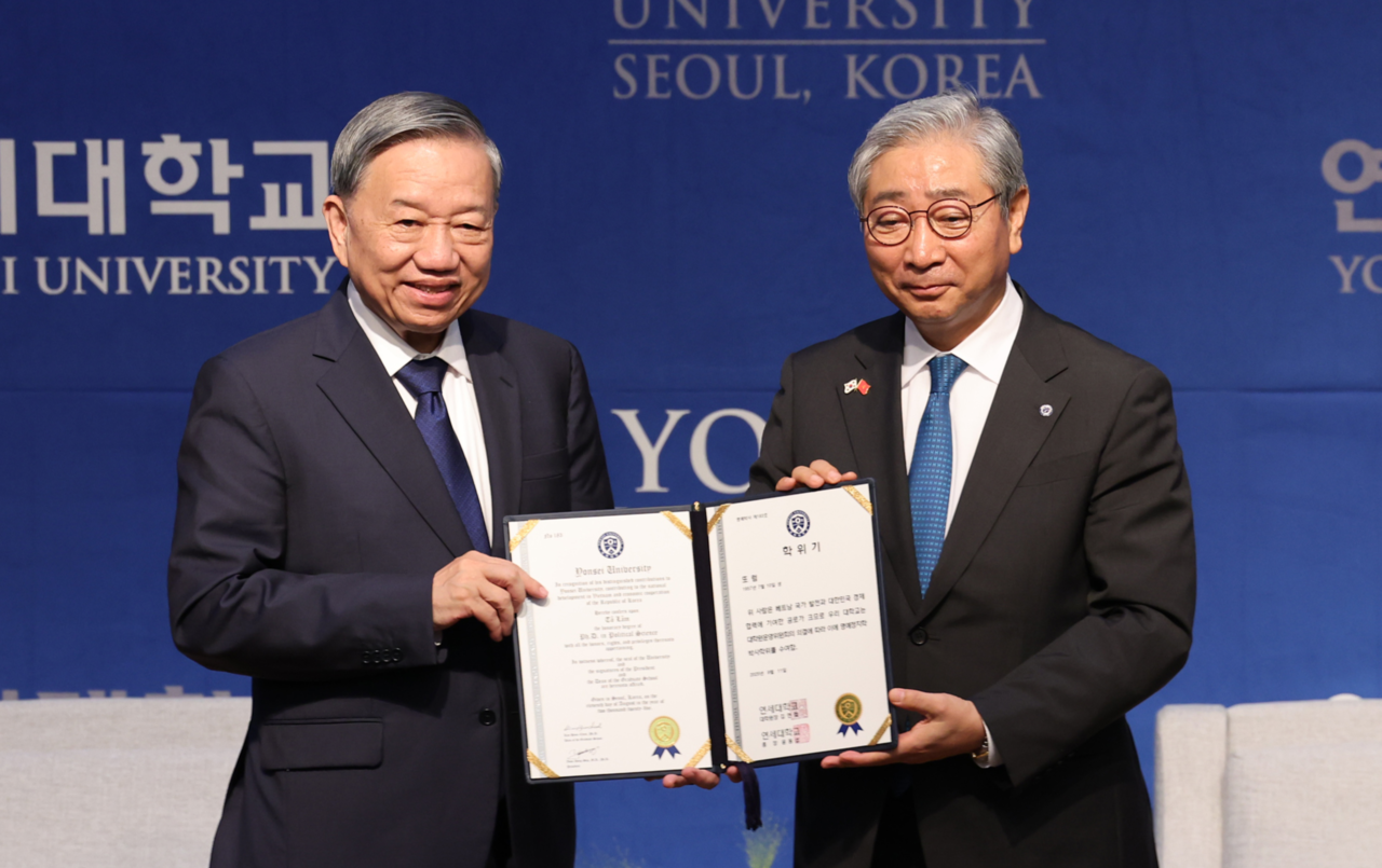 To Lam, general secretary of Vietnam's Communist Party, receives an honorary doctorate in political science at Yonsei University on Monday. (Yonhap)
