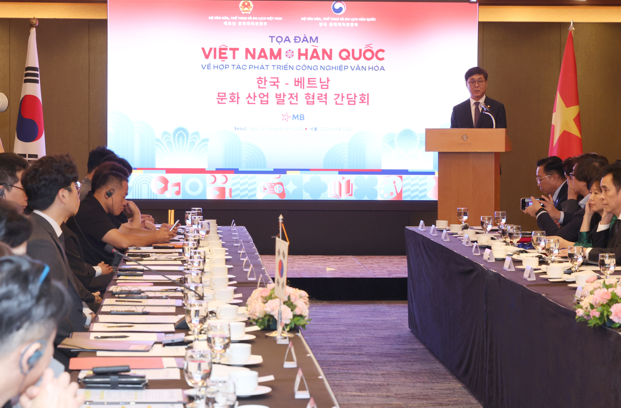 South Korea’s Minister of Culture, Sports and Tourism Chae Hwi-young delivers a speech at the Korea-Vietnam Cultural Industry Cooperation Roundtable held in Seoul on Monday. (Yonhap)