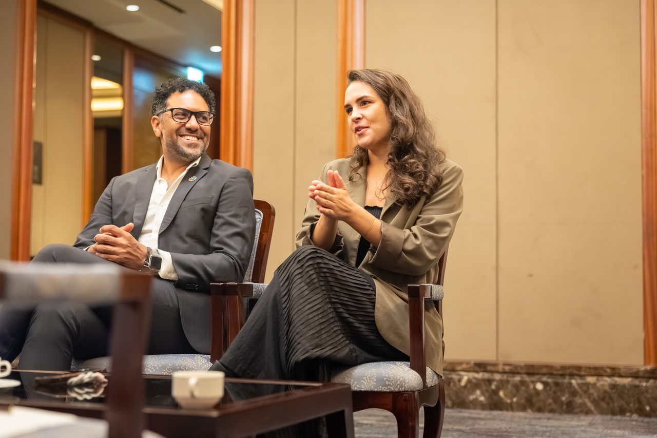 Emad Karim, advocacy, campaigns and innovation coordinator at the UN Women Regional Office for Asia and the Pacific (left) and Caroline Hayes, senior officer for strategic initiatives at Equimundo (right) talk during an interview with The Korea Herald on Aug. 6 at Lotte Hotel in Seoul, after speaking at the Policy Forum on Technology-Facilitated Gender-Based Violence held by UN Women Knowlege & Partnerships Centre. (UN Women)