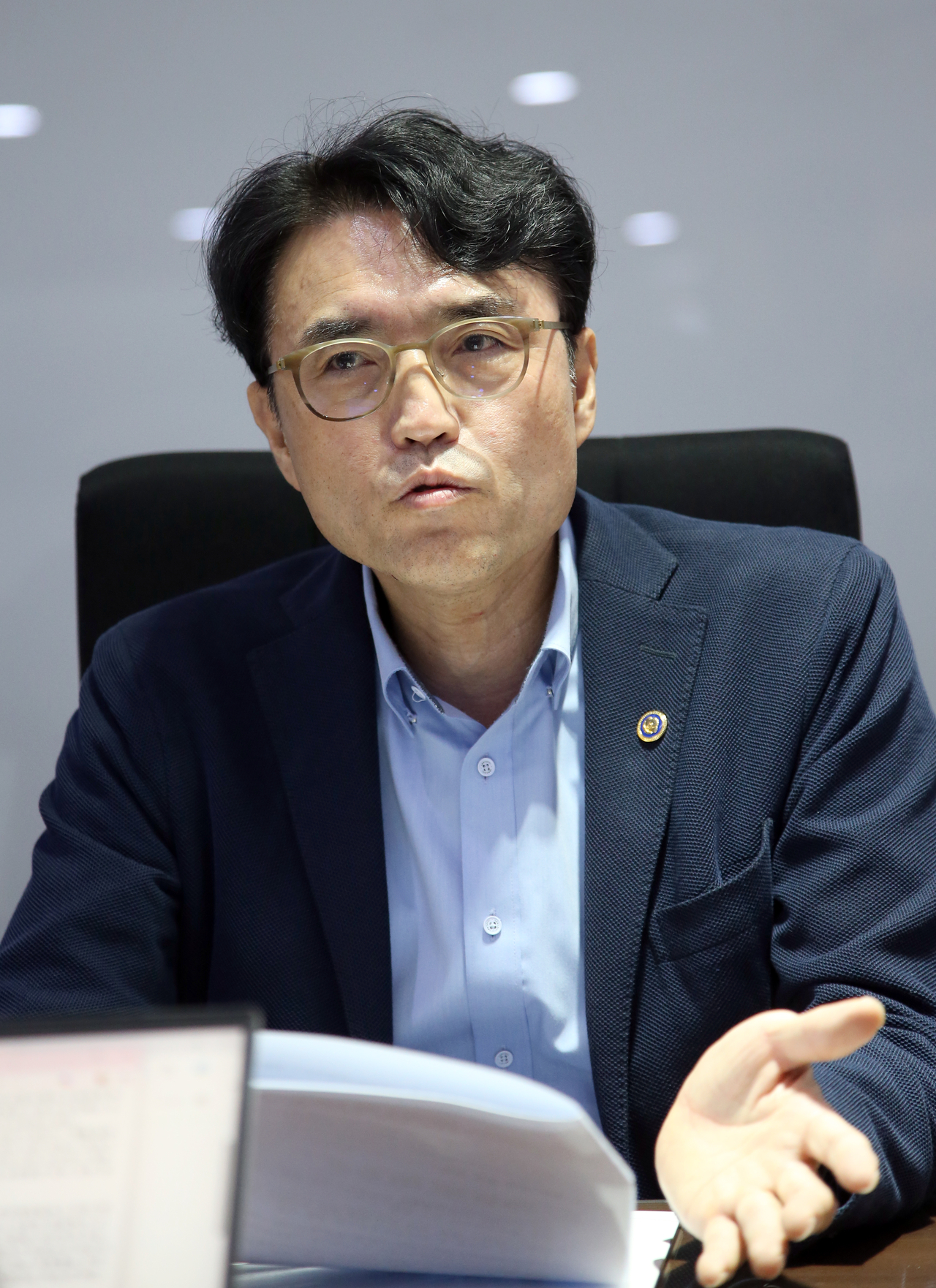 권창준 고용노동부 차관이 13일 정부세종청사에서 ‘중대재해 근절을 위한 추진 상황 및 향후 계획’을 주제로 기자간담회를 열고 설명하고 있다. [고용노동부 제공]