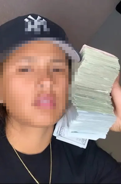 전직 미국 연방우정청(USPS) 직원이 우편물에서 수표와 카드를 훔쳐 호화 토토사이트 토토사이트가입 거절을 즐기다 법정에 서게 됐다. [미 뉴욕포스트 홈페이지 캡처]