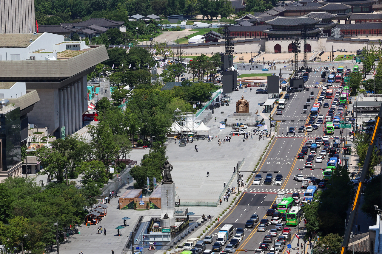 Some lanes around Gwanghwamun Square in Seoul are closed Tuesday ahead of Liberation Day ceremonies slated for Friday, which include the inauguration of President Lee Jae Myung. (Yonhap)
