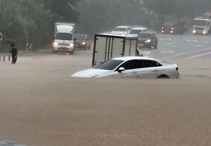3 killed in heavy rain in central region; dozens evacuated