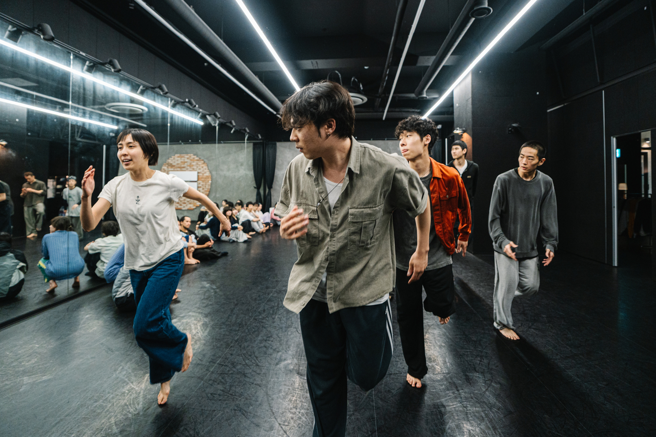 Dancers rehearse a scene from the piece "OO-LI." (Sejong Center for the Performing Arts)