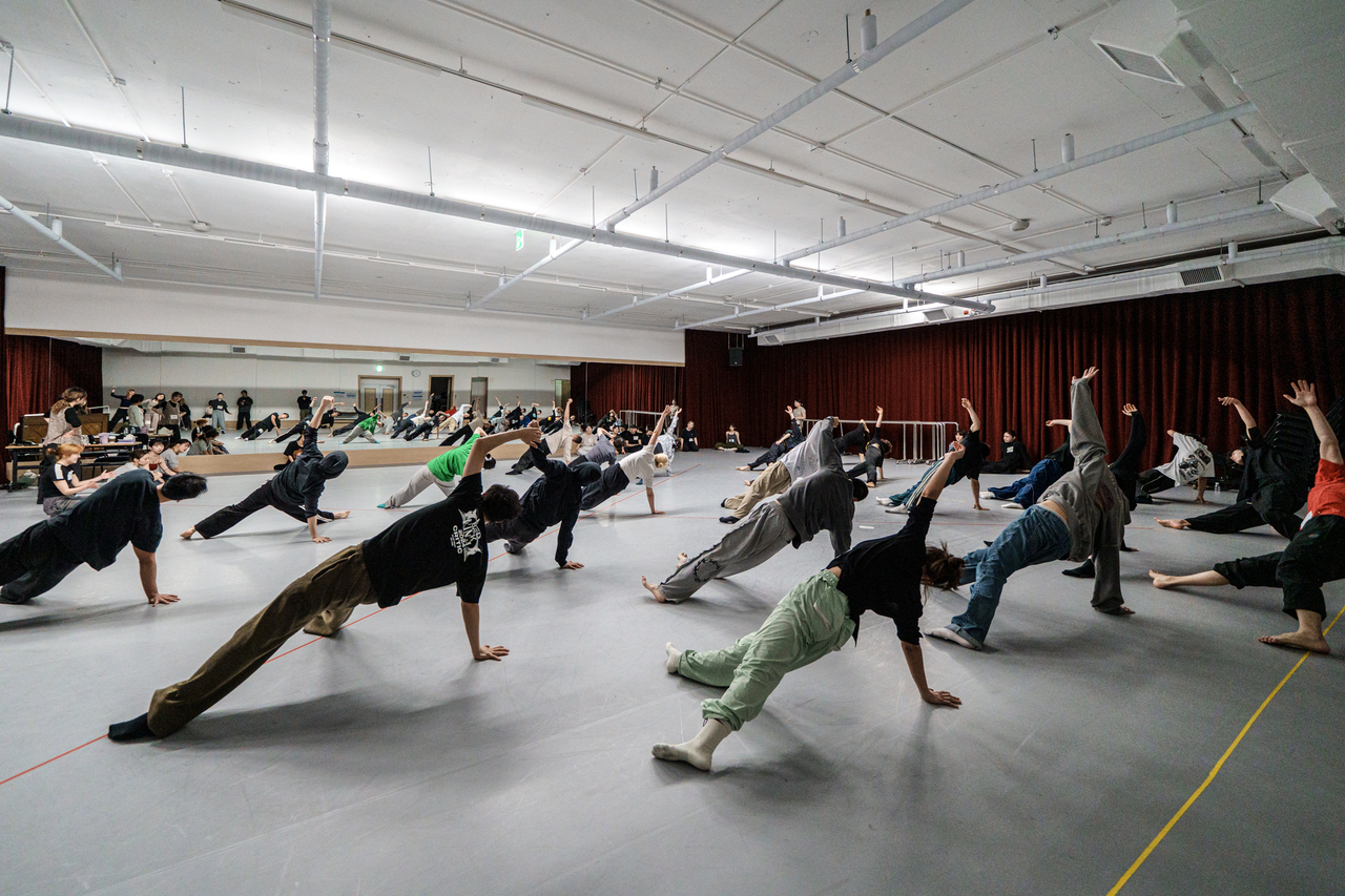 Dancers rehearse a scene from the piece "OO-LI." (Sejong Center for the Performing Arts)