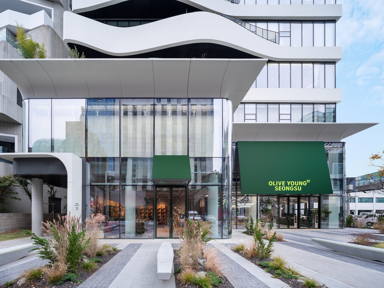 The Olive Young N Seongsu store hit 1 million visitors in four months after opening in November last year, averaging 8,000 daily customers and ranking second in foot traffic nationwide. (CJ Olive Young)