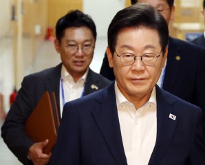 李대통령 지지율 59%…‘조국 사면’ 여파에 취임 후 최저