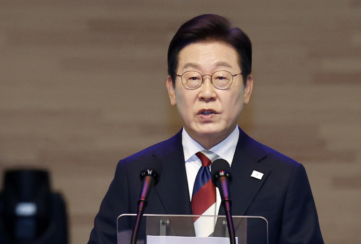 President Lee Jae Myung delivers his speech to commemorate the 80th Liberation Day ceremony in Seoul on Friday. (Pool photo via Yonhap)
