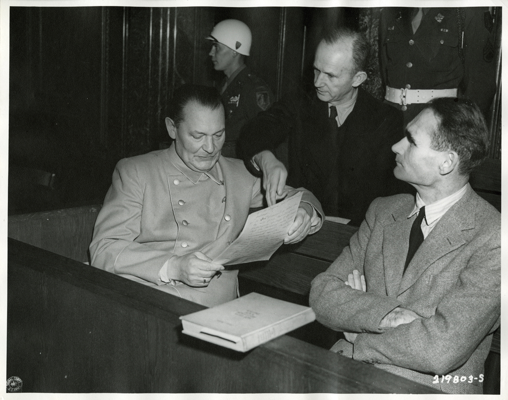 헤르만 괴링, 1945 [United States Army Signal Corps photographer - Harvard Law School Library, Harvard University, 위키미디어]