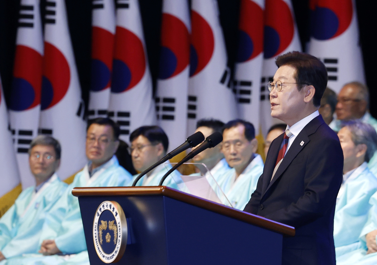 President Lee Jae Myung delivers a speech marking the 80th anniversary of Liberation Day during a ceremony held at the Sejong Center for Performing Arts in Seoul on Friday.  (Yonhap)