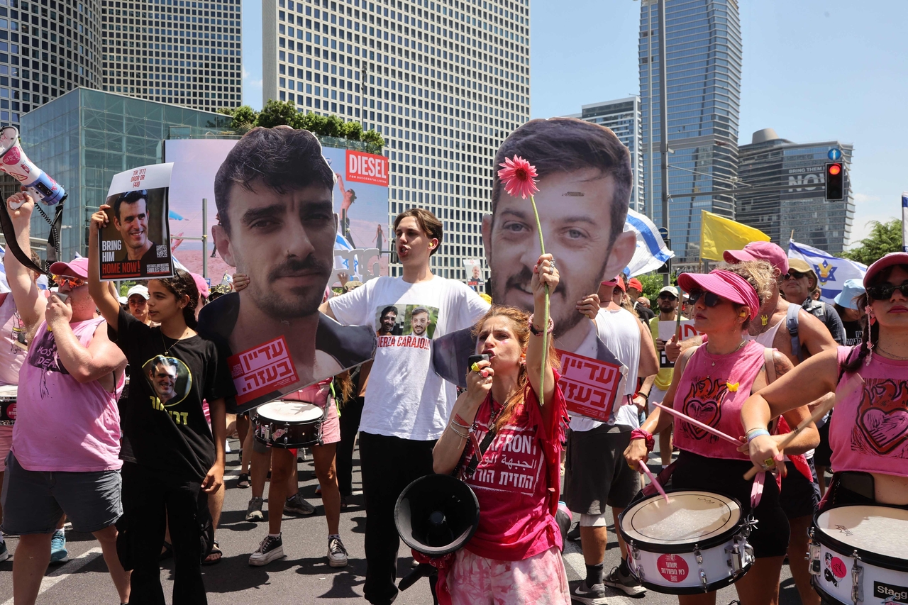 Demonstrators shout slogans during an anti-government protest demanding a deal to release Israelis detained in the Gaza Strip by Hamas militants in Tel Aviv on Sunday. (AFP)