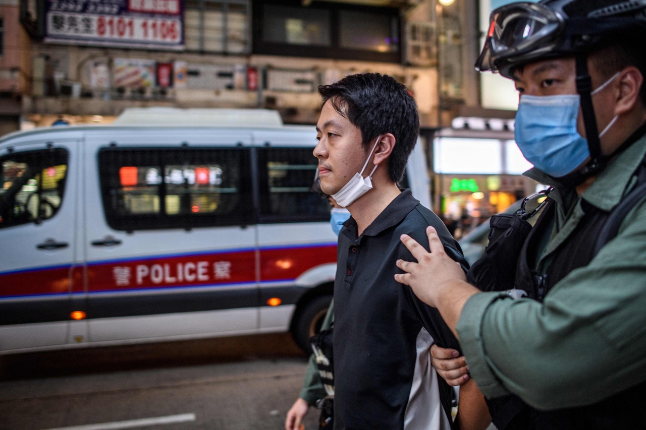 Pro-democracy lawmaker Ted Hui (center) is detained by police during a rally in the Causeway Bay district of Hong Kong, June 12, 2020. 　 (AFP-Yonhap)