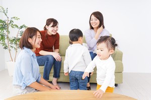 Mom cafes: A lifeline, and sometimes a minefield, for first-time moms