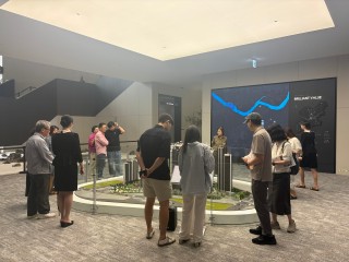 [영상] “주소는 과천 학군은 서초” 과천 첫 디에이치, 견본주택 인산인해 [부동산360]