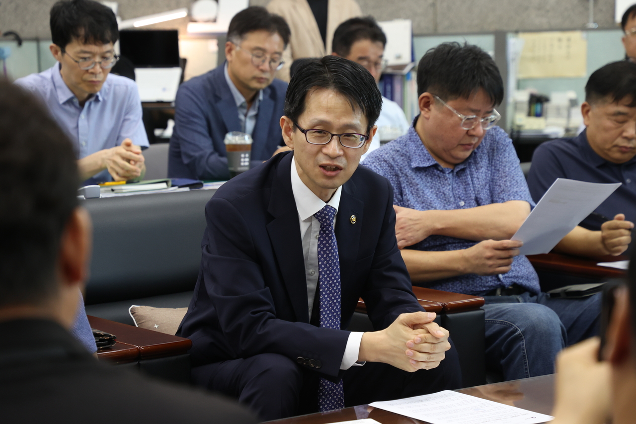 백승보 제40대 조달청장이 18일 정부대전청사 기자실에서 기자 간담회를 개최하고 취입 소감등을 밝히고 있다.