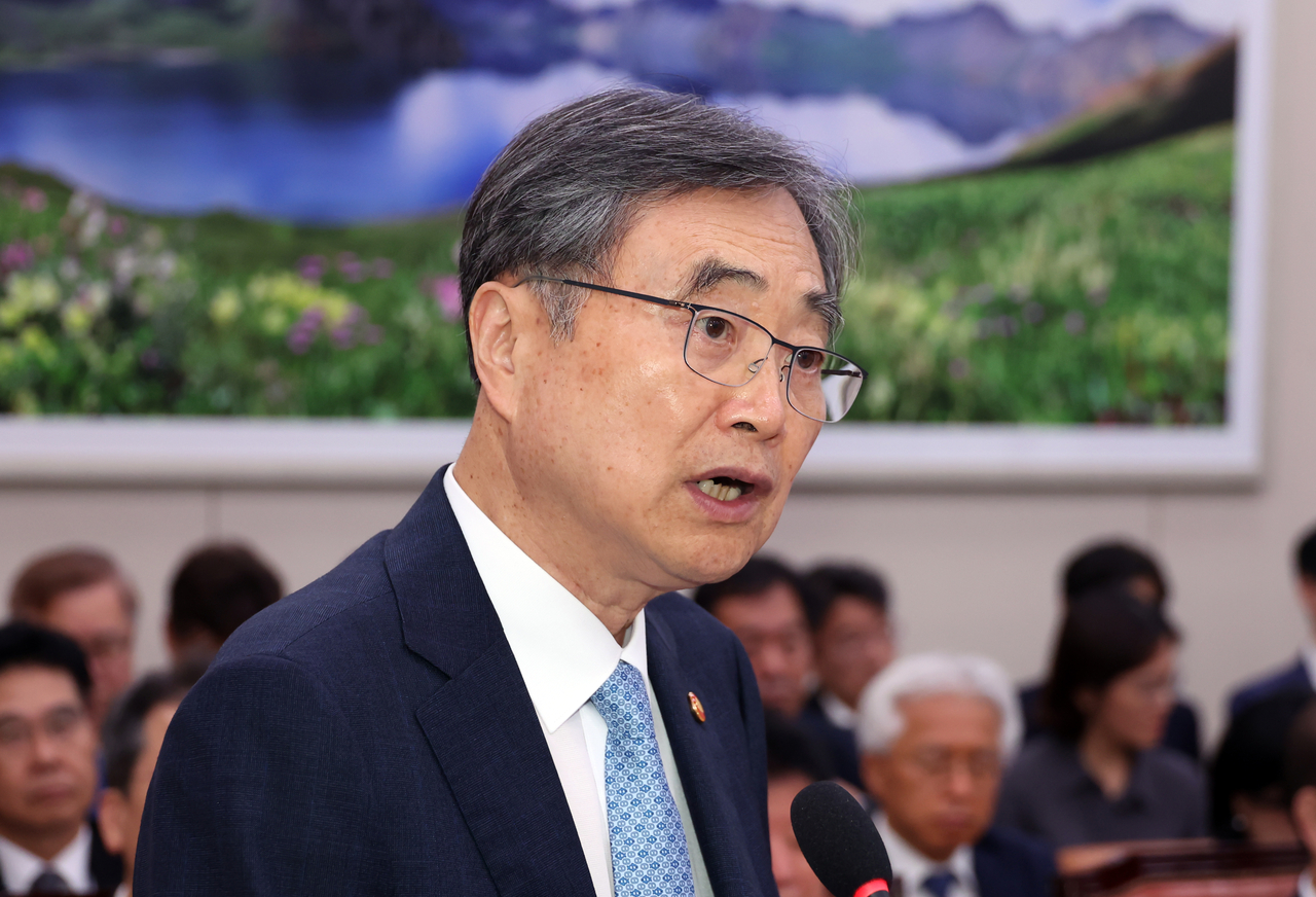 Foreign Minister Cho Hyun delivers remarks during a National Assembly session of the foreign affairs and unification committee at the National Assembly building in western Seoul on Monday. (Newsis)