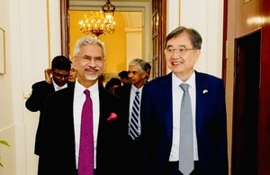 Indian, Korean FMs vow to boost ties