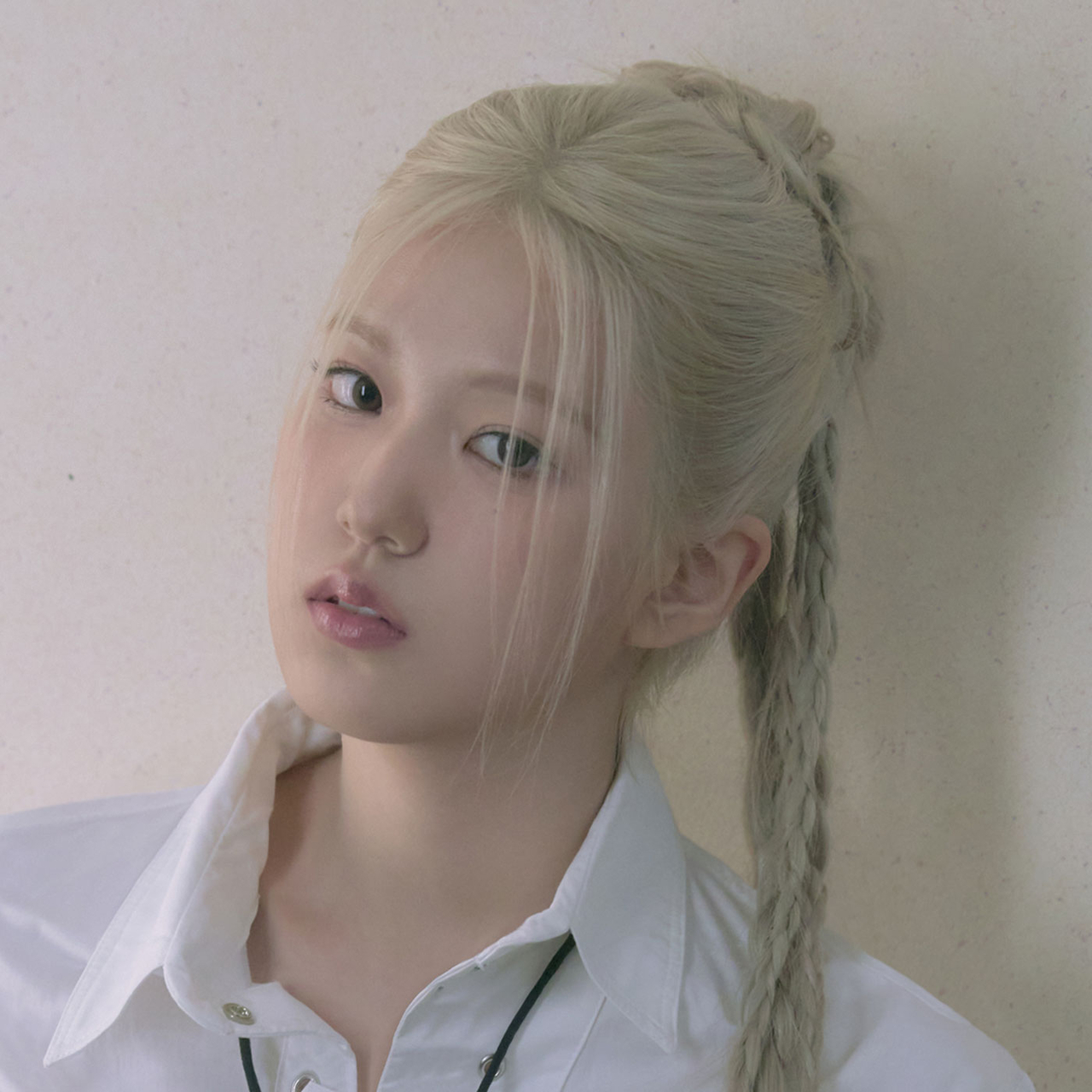 Yoon Ji-yoon (WakeOne)
