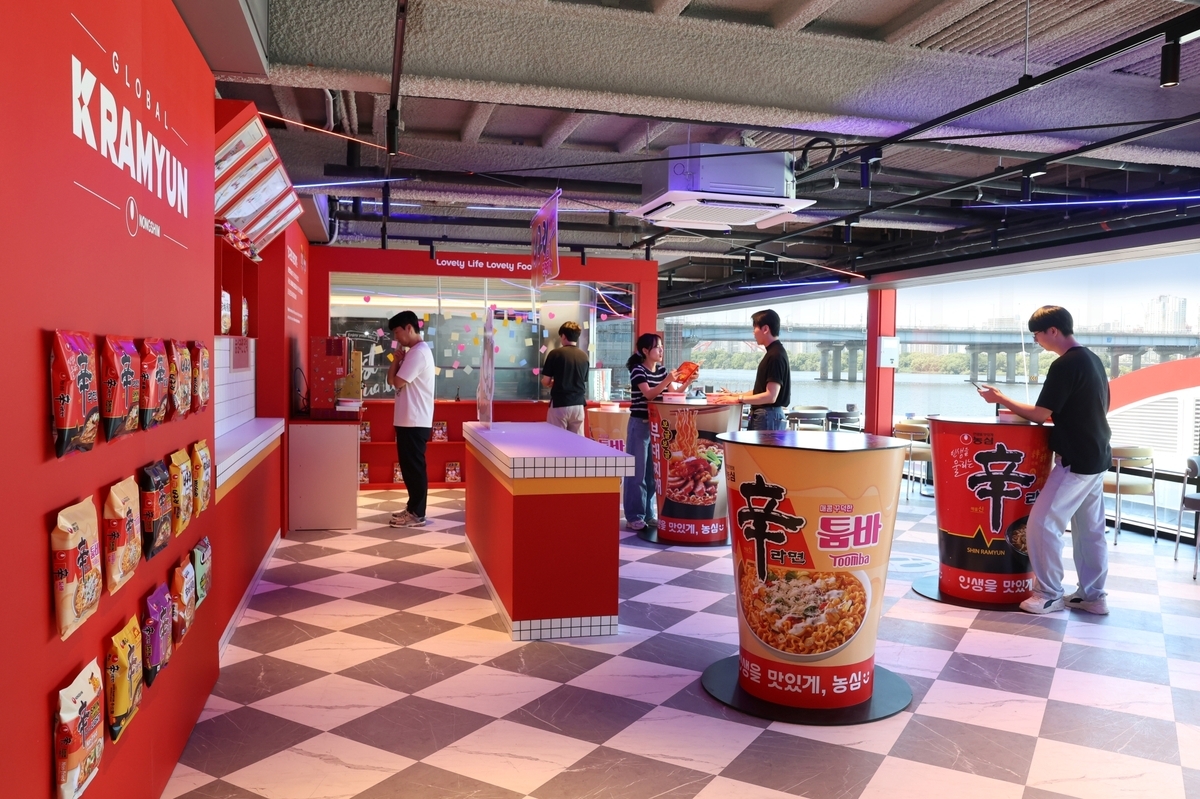 Nongshim's K-ramyeon-themed store at the Jamsil Pier (Nongshim)