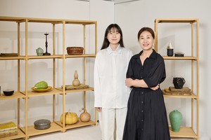 Jiho artisan Park Gap-soon, metal artist Lee Yoon-jeong bridge time through artisanal flow and harmony