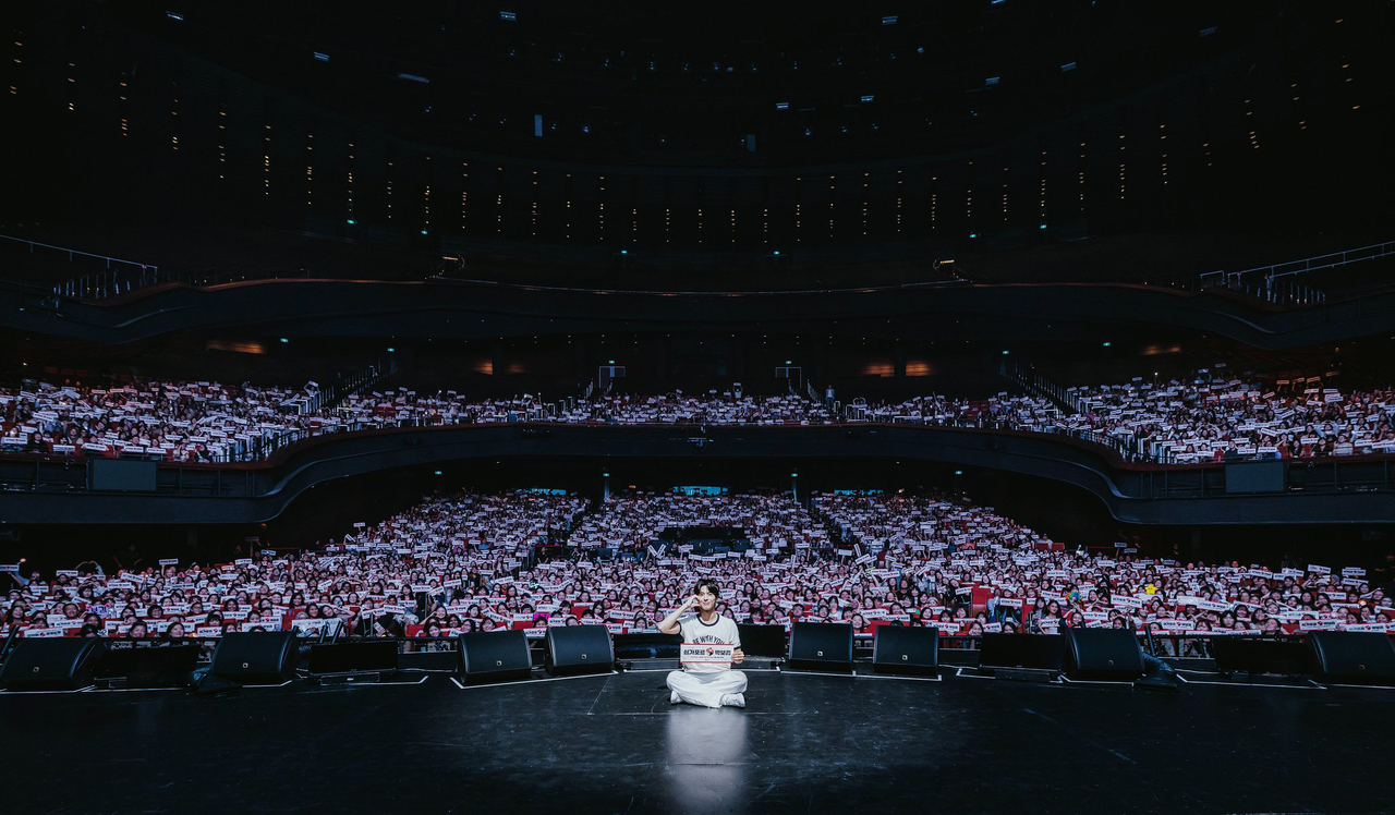 사진=더블랙레이블 제공
