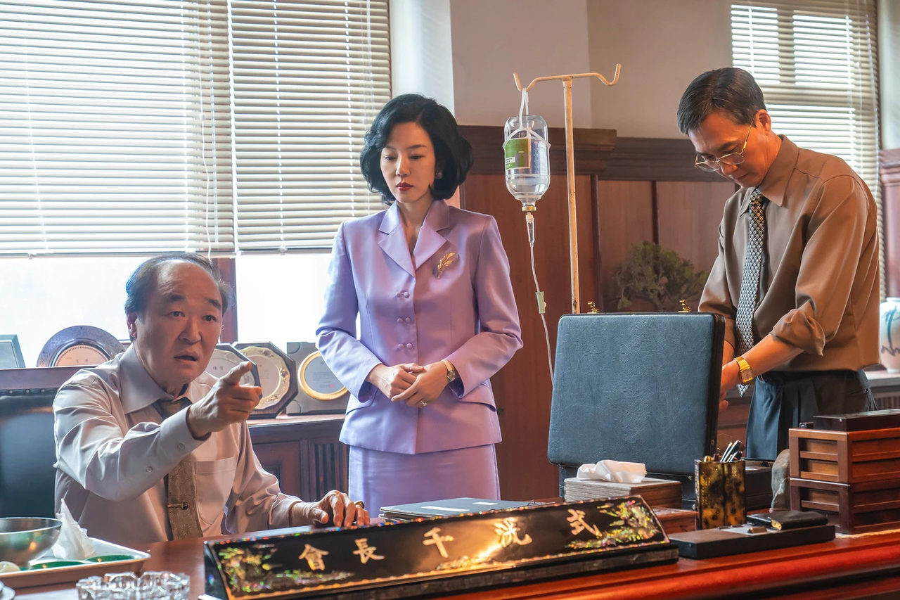 Scene from "Low Life," starring Lim Soo-jung (center) (Disney+)