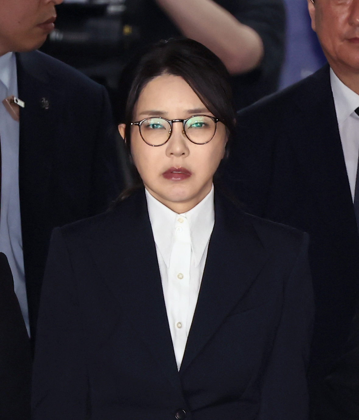 Former first lady Kim Keon Hee leaves the Seoul Central District Court after a warrant hearing on Aug. 12. (Yonhap)