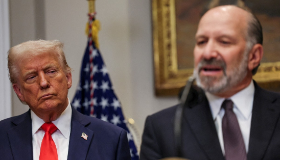 US President Donald Trump (left) and US Commerce Secretary Howard Lutnick (Yonhap)