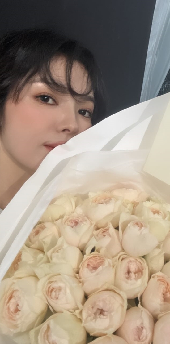 사진=송혜교 채널