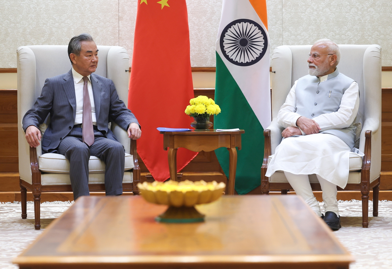 Indian Prime Minister Narendra Modi (right) meets with Chinese Foreign Minister Wang Yi in New Delhi, Tuesday.   EPA-Yonhap