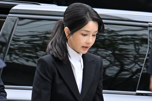 김건희 여사, 건강 이상설 속 재소환…'건진법사' 구속심사 포기 [단독]