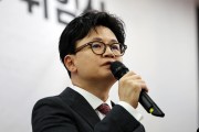 한동훈 “무한한 영광 준다 해도 매관매직·불법 계엄 막는다”