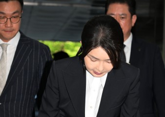 김건희 측 “건강상 이유로 조사 불출석”에 특검 “25일 오전 10시 재소환”