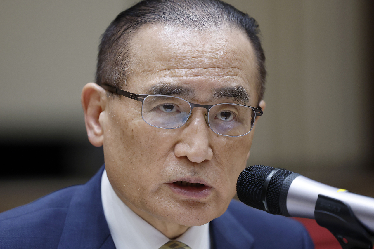 National security adviser Wi Sung-lac speaks in a press briefing at the presidential office in Seoul on Friday. (Newsis)