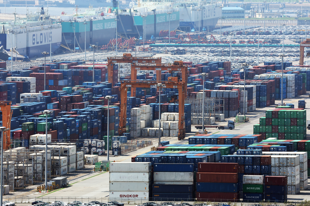 Containers are stacked for shipment at Pyeongtaek Port in Gyeonggi Province on Monday. (Yonhap)