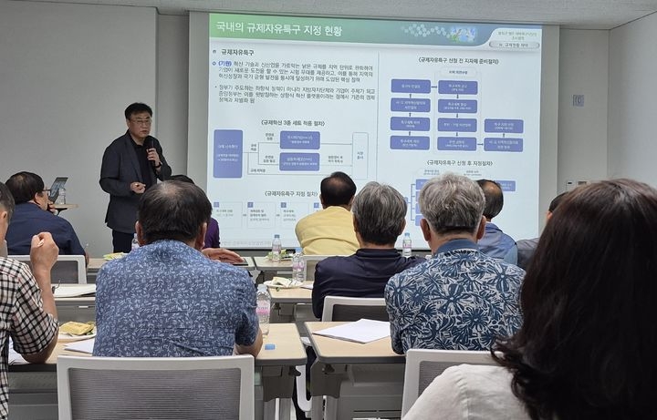21일 의성군이 신공항 이전 주변인 비안면 주민을 대상으로 지역 발전 방안 수립 연구용역’과 관련한 주민설명회를 개최했다.[
