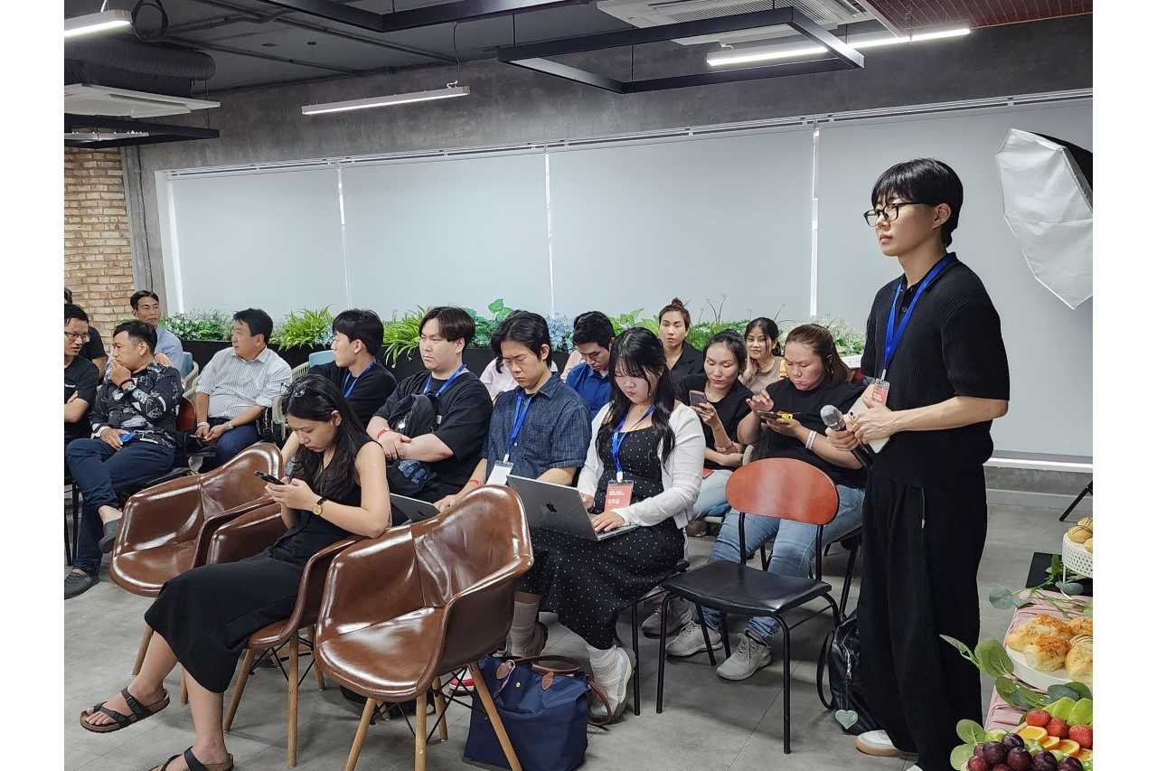 호치민에서 열린 토토사이트 홍보 커뮤니티 포럼에서 질의응답이 진행되고 있는 모습[한동대 제공]