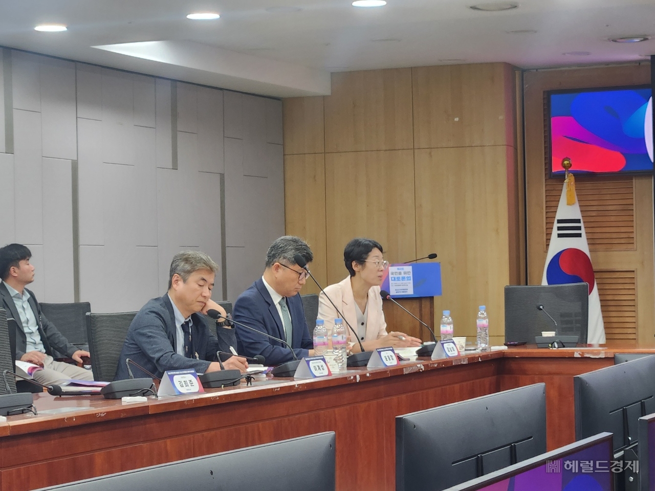 (왼쪽부터) 이계성 인천참사랑병원 원장, 윤웅장 경기대 교수, 김낭희 한국형사·법무정책연구원 부연구위원 등이 발언하고 있다. 이영기 기자.