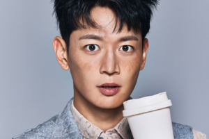 Minho revisits his first theater role in ‘Waiting for Waiting for Godot’