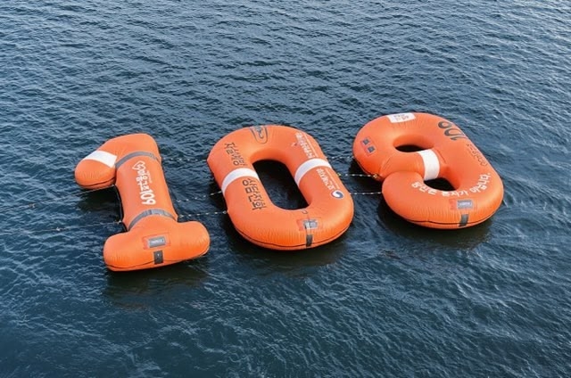 Lifesaving buoys display “109,” the national suicide prevention hotline, on the Han River as part of an awareness campaign led by the Korea Foundation for Suicide Prevention and the Health Ministry on Jan. 9 this year. (Jeski Social Campaign)