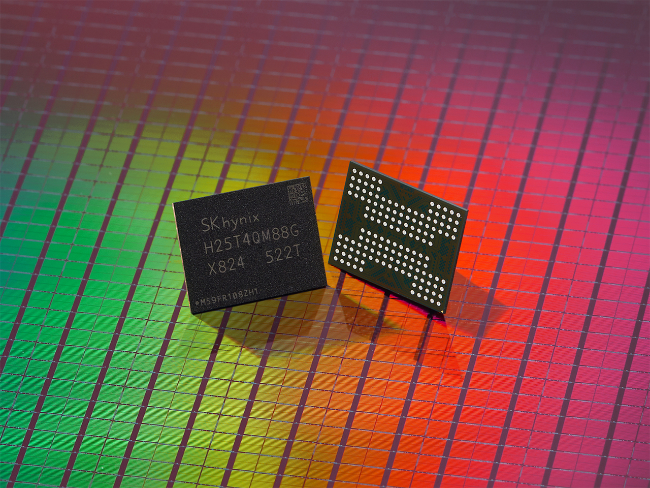 SK hynix's 321-layer QLC NAND flash. (SK hynix)