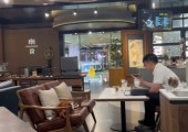 평양에 ‘짝퉁’ 스타벅스…커피 3잔 시켰더니 “물가 비싸”