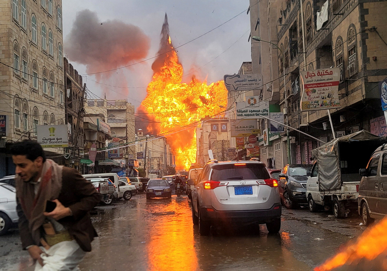 A fireball rises from the site of an Israeli air strike in Sanaa, Yemen, Sunday. (Reuters-Yonhap)