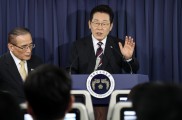 李대통령, 한미회담 코앞 “합의 쉽게 바꾸는 건 바람직하지 않아” [李대통령 기내 간담회]
